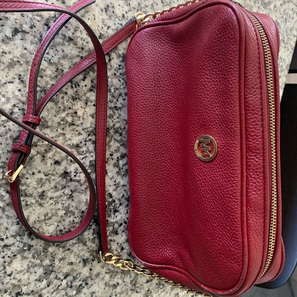 Michael Kors 10 x 7 x 2